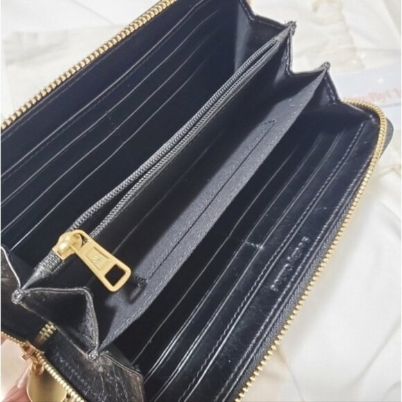 See by Chloé Embossed Heart Patent Zip Around Wallet Black Charm - Picture 6 of 9